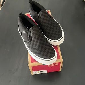 New in box vans size 6 youth